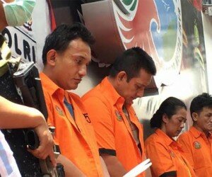 Ibra Azhari bersama tersangka kasus lain saat gelar kasus di Polda Metro Jaya, Senin (23/12/2019). (firda)