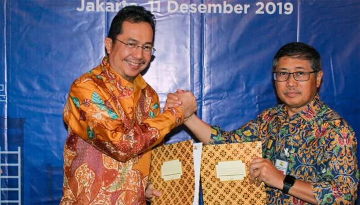 Perjanjian Kerja Sama yang ditandatangani oleh Direktur Kepesertaan BPJAMSOSTEK E. Ilyas Lubis dan Direktur Jenderal Bina Konstruksi Syarif Burhanuddin di Hotel Ambhara Jakarta Selatan, Rabu (11/12).(rihadin)