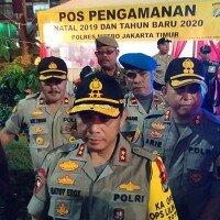 Kapolda Metro Jaya Irjen Gatot Eddy saat mengecek pos pam pangkalan jati. (Ifand)