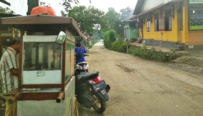 Jalan H. Maad, Depok yang bakal dicor oleh Pemkot Depok. (angga)