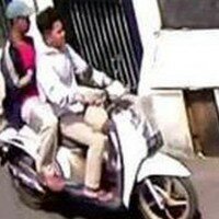 Dua jambret yang terekam kamera CCTV warga di Jalan SMP 180 Cipayung, Jaktim.(ist)