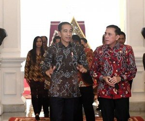 Presiden Jokowi saat menerima jajaran pengurus PSSI di Istana Merdeka, Jakarta, Senin (16/12). (ist)