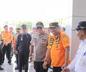 Kabasarnas Marsdya TNI Bagus Puruhito, S.E., M.M., beserta rombongan cek kesiapan Posko SAR di Pelabuhan Bakauheni. (koesma)