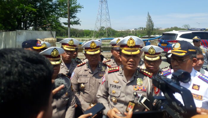 Direktur Lalu Lintas Polda Metro Jaya Kombes Pol Yusuf (tengah), di Jalan RE Martadinata, Jakarta Utara, Rabu (18/12/2019).(firda)