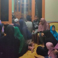 Kerabat berdatangan ke rumah Ruslianto, driver ojol yang tewas teretimpa reklame ambruk di Cengkareng, Jakarta Barat.