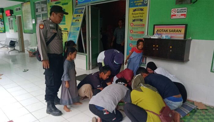 tim medis menangani para korban di puskesmas. (istimewa)