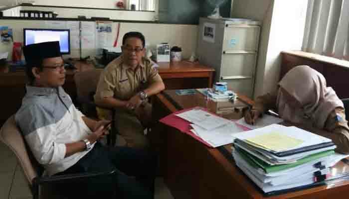 Seorang warga sedang mendaftar sebagai angota FKDM Jakarta Selatan. (wandi)