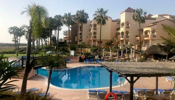 Kolam renang di Resort Costa del Sol , Spanyol tempat ayah dan 2 anaknya tewas.(ist)