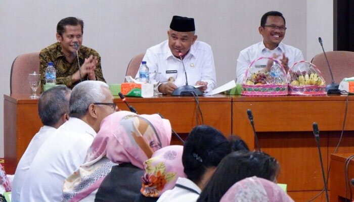 Wali Kota Depok Muhammad Idris saat menjelaskan pentingnya mengenal upaya pencegahan tindak korupsi di jajaran ASN khususnya pendidik. (anton)