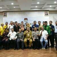 Ketua KPU Kota Depok Nana Shobarna bersama seluruh komponen di Kota Depok saat sosilisasi Pilkada tahun 2020 mendatang. (anton)