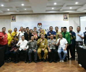 Ketua KPU Kota Depok Nana Shobarna bersama seluruh komponen di Kota Depok saat sosilisasi Pilkada tahun 2020 mendatang. (anton)