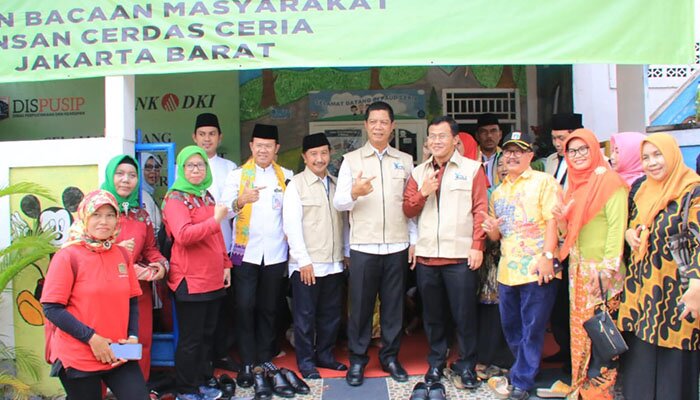 Walikota Jakbar, Rustam Efendi meresmikan TMB Insan Cerdas Ceria di Kecamatan Kebon Jeruk. ( rachmi)