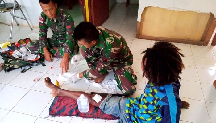 obati korban kecelakaan-(ist)