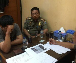 Pecatan satpol PP yang ditangkap atas aksi penipuan. (Ifand)