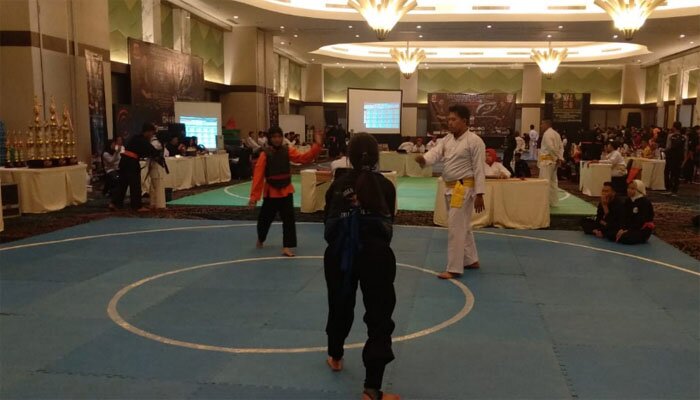 Suasana pertandingan pencak silat piala Kapolresta .(yopi)