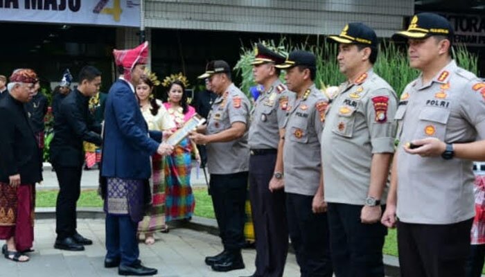 Sukses dalam pembebasan lahan untuk JTTS Kapolda Lampung dapat penghargaan.