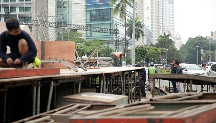 Persiapan panggung tahun baru-2(toga)