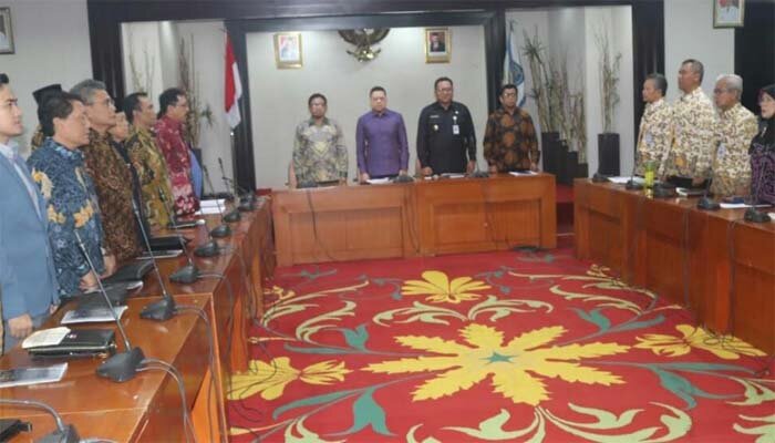 Ketua Komisi II DPR RI, Ahmad Doli Kurnia Tandjung didampingi wakil wali Kota Depok Pradi Supriatna saat kunjungan kerja mengecek kesiapan Pilkada tahun 2020 mendatang di Kota Depok. (anton)