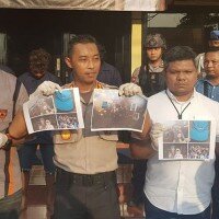 Kapolsek Metro Tamansari, AKBP Rully Indra Wijayanto didampingi Kanit Reskrim Polsek Metro Tamansari AKP Rango Siregar