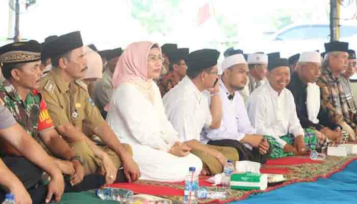 Bupati Serang Ratu Tatu Chasanah saat menghadiri Maulid Nabi Muhammad yang digelar Forum Silaturahmi Pondok Pesantren (FSPP) Kecamatan Baros, Kabupaten Serang