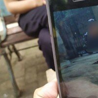 Rekaman foto ciri-ciri pelaku saat mencoba memamerkan kelamin depan para mahasiswi di pintu gerbang kostan (angga)