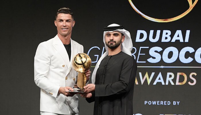 Ronaldo saat mendapat penghargaan Dubai Globe Soccer Awards (reuters)