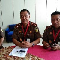 Kajati Banten Rudi Prabowo Aji (tengah) saat rencana Kejati bantu tarik investor untuk berinvestasi di Banten.
