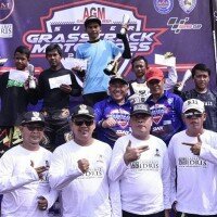 Camat dan lurah se Kecamatan Bojongsari menggunakan kaos warna putih bertuliskan 'Sahabat Idris' dinilai mendukung petahana dan tidak profesional. (anton)