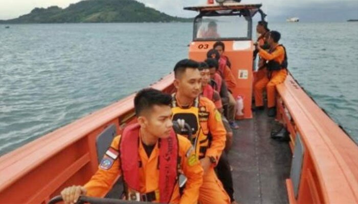 Tim SAR Siaga patroli utuk wisata bahari di Lampung.