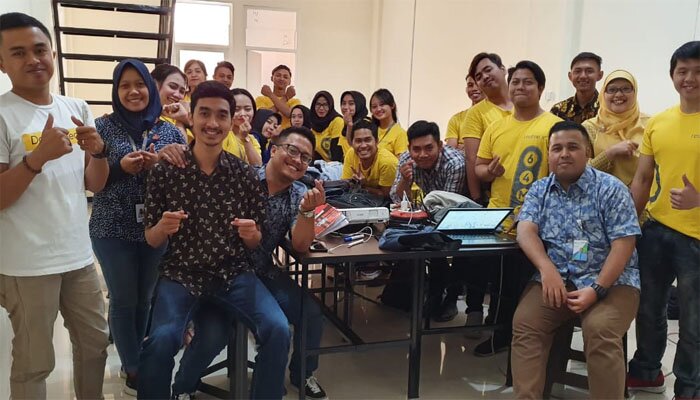 Manajemen dan karyawan PT Karunia Berlian Makmur Area Surabaya usai mengikuti sosialisasi program Jamsostek,(ist)