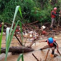 TIm SAR mencari tubuh bocah 12 yang tenggelam 2 hari.
