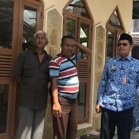 Walikota didampingi Camat Kebayoran Baru meninjau lokasi robohnya menara RRI. (wandi)