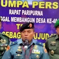 Waaster Panglima TNI Brigjen TNI (Mar) Purnomo didampingi oleh Waaster Kasad Brigjen TNI Gathut Setyo Utomo dan Kolonel Inf Putra. (rizal)