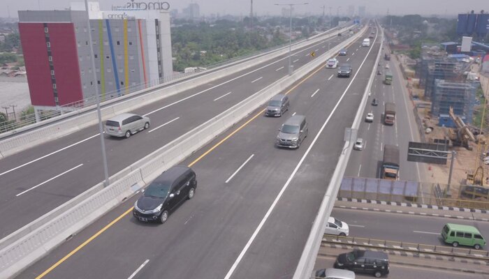 Suasana Jalan Tol Layang Jakarta-Cikampek (Elevated), hari pertama dioperasionalkan.(ist)