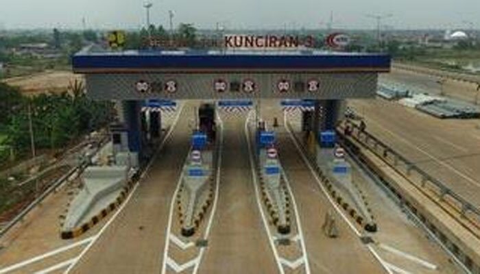 Kondisi pintu Jalan Tol Kunciran – Serpong yang siap dipergunakan masyarakat. (anton)