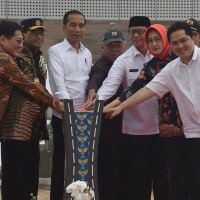 Presiden Jokowi saat meresmikan pengoperasian jalan tol lingkar luar Jakarta (JORR) II ruas Kunciran-Serpong (ist)