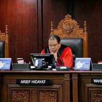 Majelis hakim dalam sidang perdana permohonan uji materi terhadap Undang-undang No 19 Tahun 2019 tentang Komisi Pemberantasan Korupsi (KPK). (ikbal)