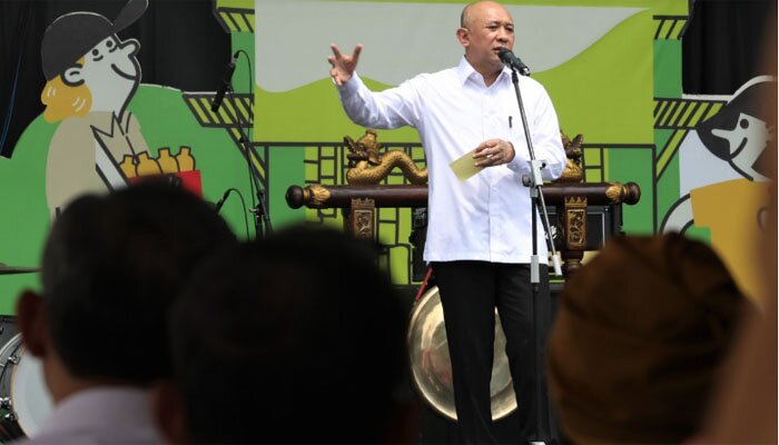 Menkop Teten Masduki dalam acara di Lapangan Bandetn, Jakpus.