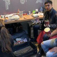 Kanit 1 Narkoba AKP Arif Oktora memeriksa tersangka wanita bandar narkoba