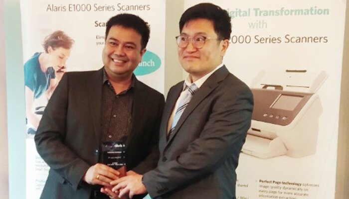 Wiranto, Country Manager ACA Pacific, Wiranto dan Dongwon Lee, Country Manager Regional Kodak. (ali)