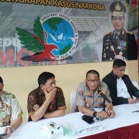 Kabid Humas Polda Metro Jaya Kombes Pol Yusri Yunus (tengah), di Rumah Sakit Polri, Kramat Jati, Jakarta Timur (firdha)